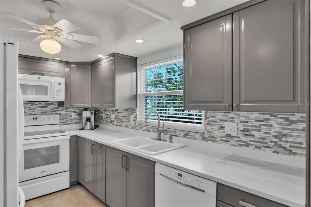 600 MANATEE AVENUE UNIT 145, HOLMES BEACH, FL — photo 5 of 30