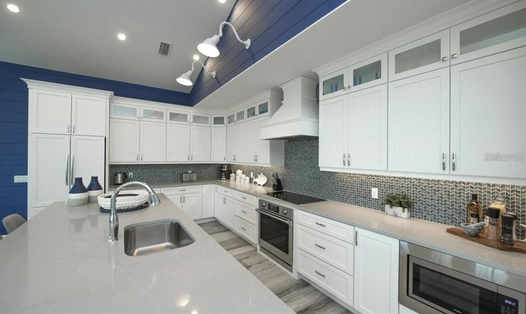 212 SPRING AVENUE, ANNA MARIA, FL — photo 2 of 30