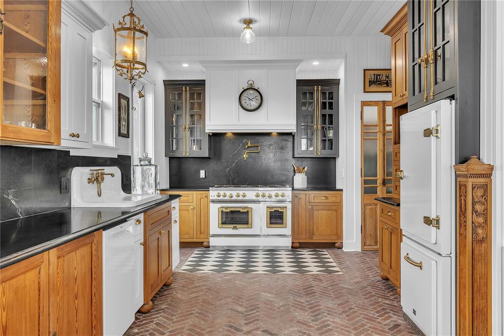 8241 MAIN STREET, BOKEELIA, FL — photo 4 of 30