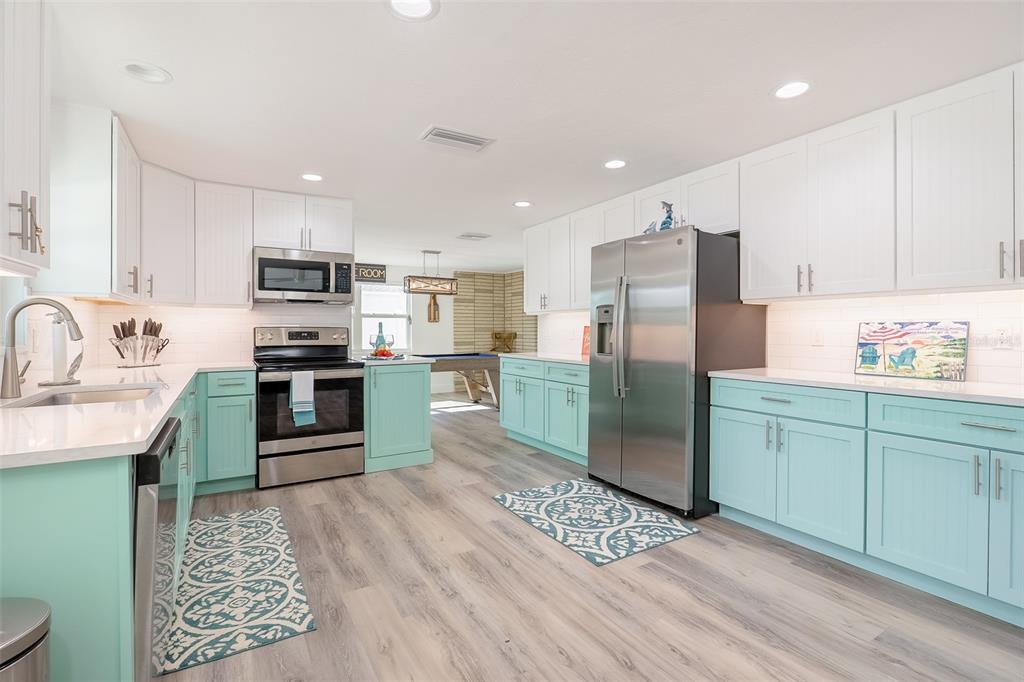 408 71ST STREET, HOLMES BEACH, FL — photo 4 of 30