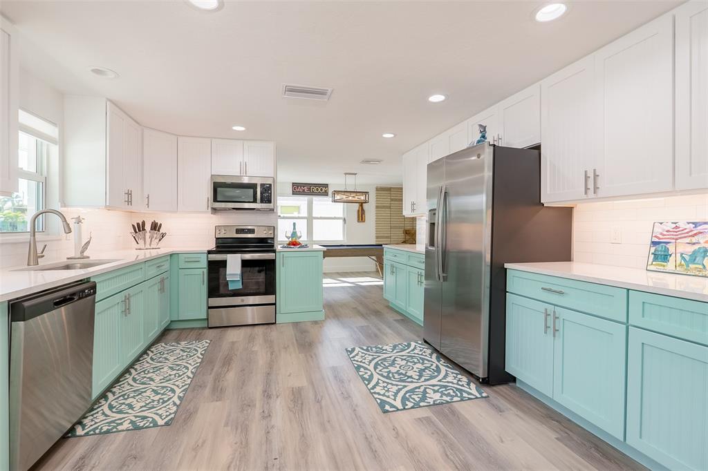 408 71ST STREET, HOLMES BEACH, FL — photo 5 of 30