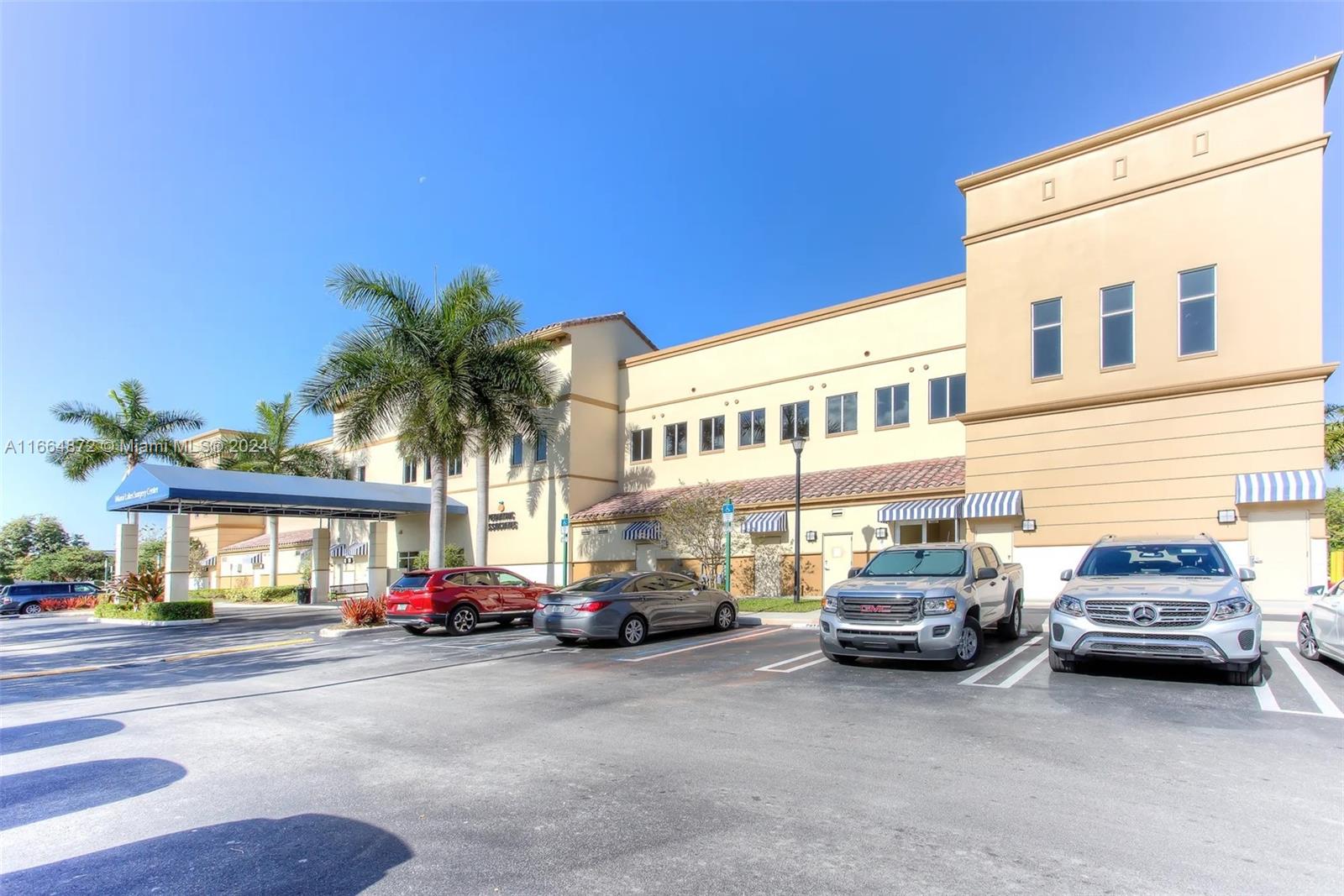 MIAMI LAKES, FL — photo 2 of 4