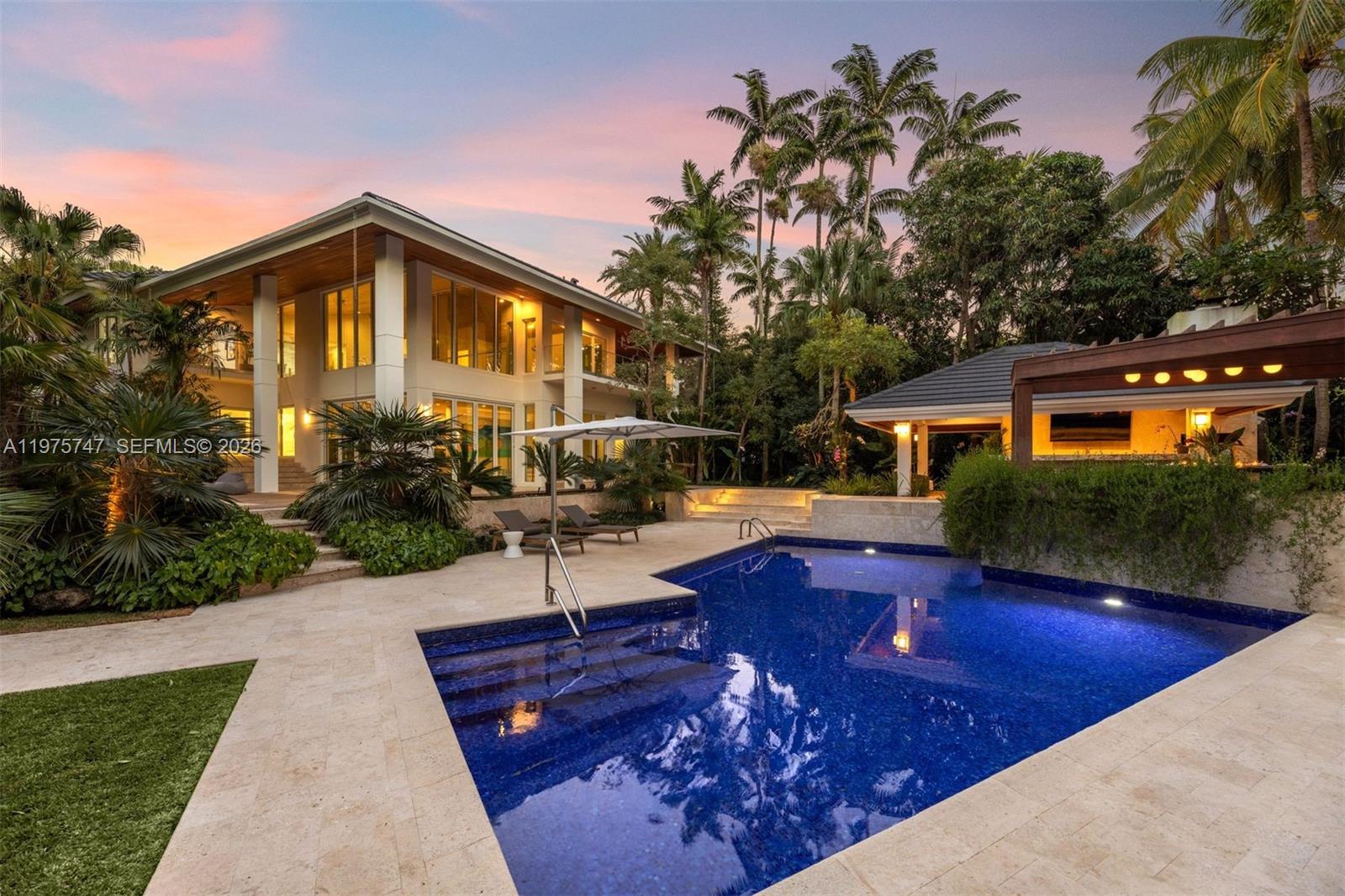 7150 W Lago Dr, Coral Gables FL 33143