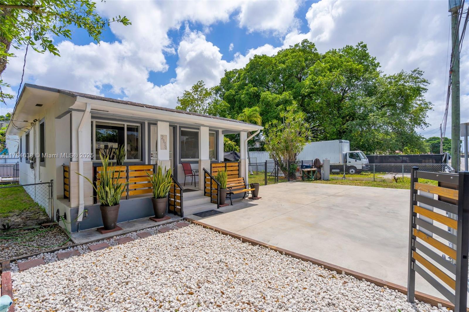 2930 NW 46 St, Miami FL 33142