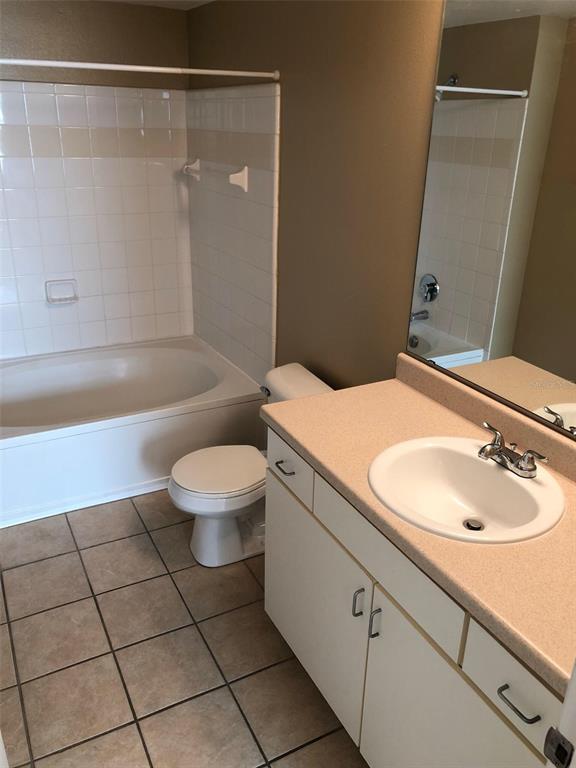 A bathroom features a white vanity, a toilet, and a tiled bathtub shower combination — 2010 E PALM AVENUE UNIT 15202, TAMPA, FL