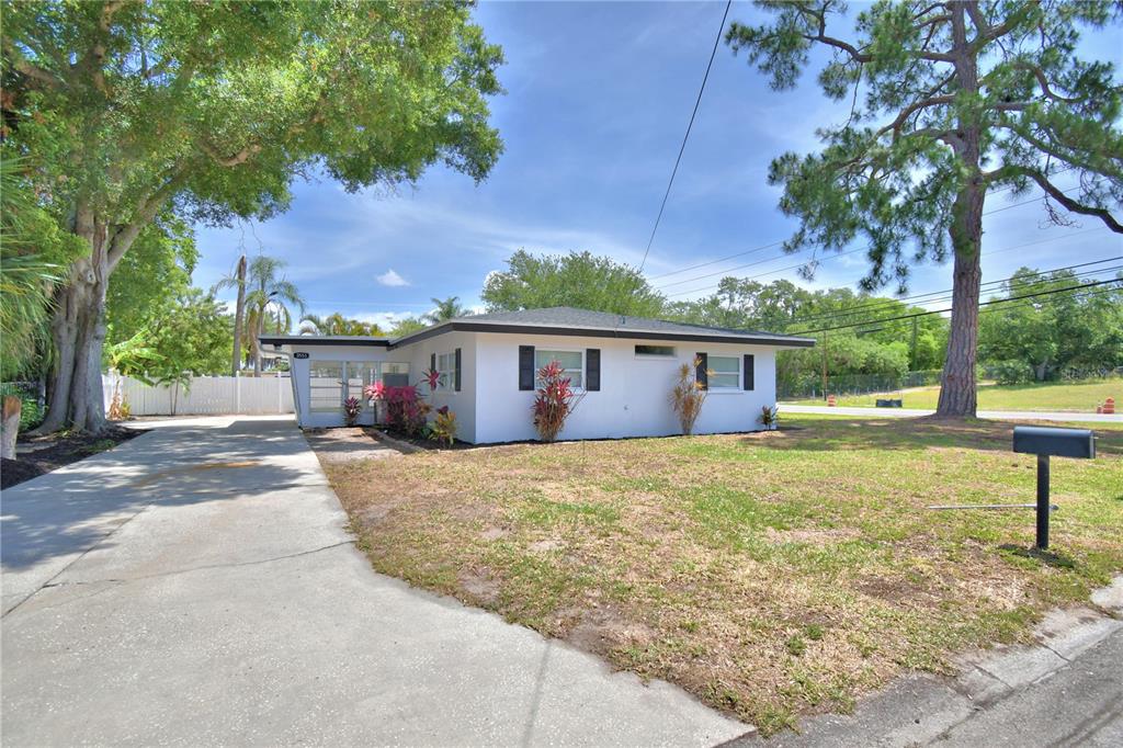 3553 CENTER CIRCLE, LARGO, FL — photo 2 of 30