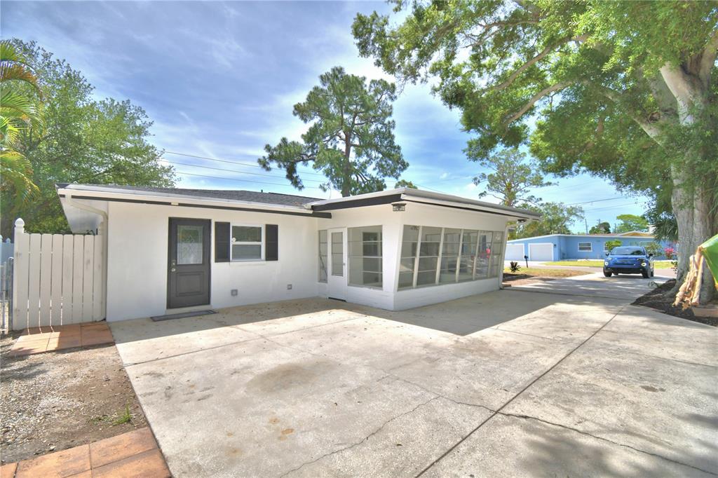 3553 CENTER CIRCLE, LARGO, FL — photo 3 of 30