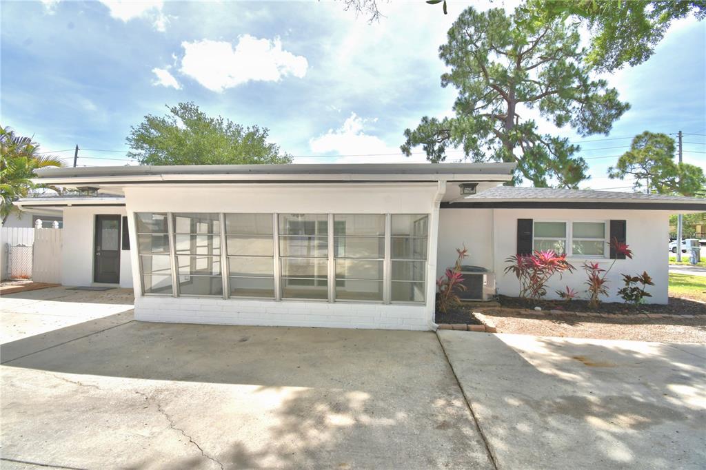 3553 CENTER CIRCLE, LARGO, FL — photo 4 of 30