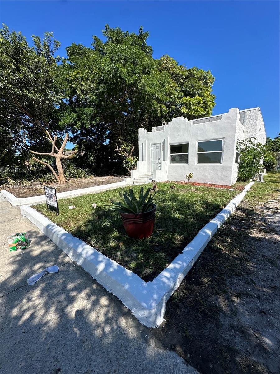 832 N C St, Lake Worth FL 33460