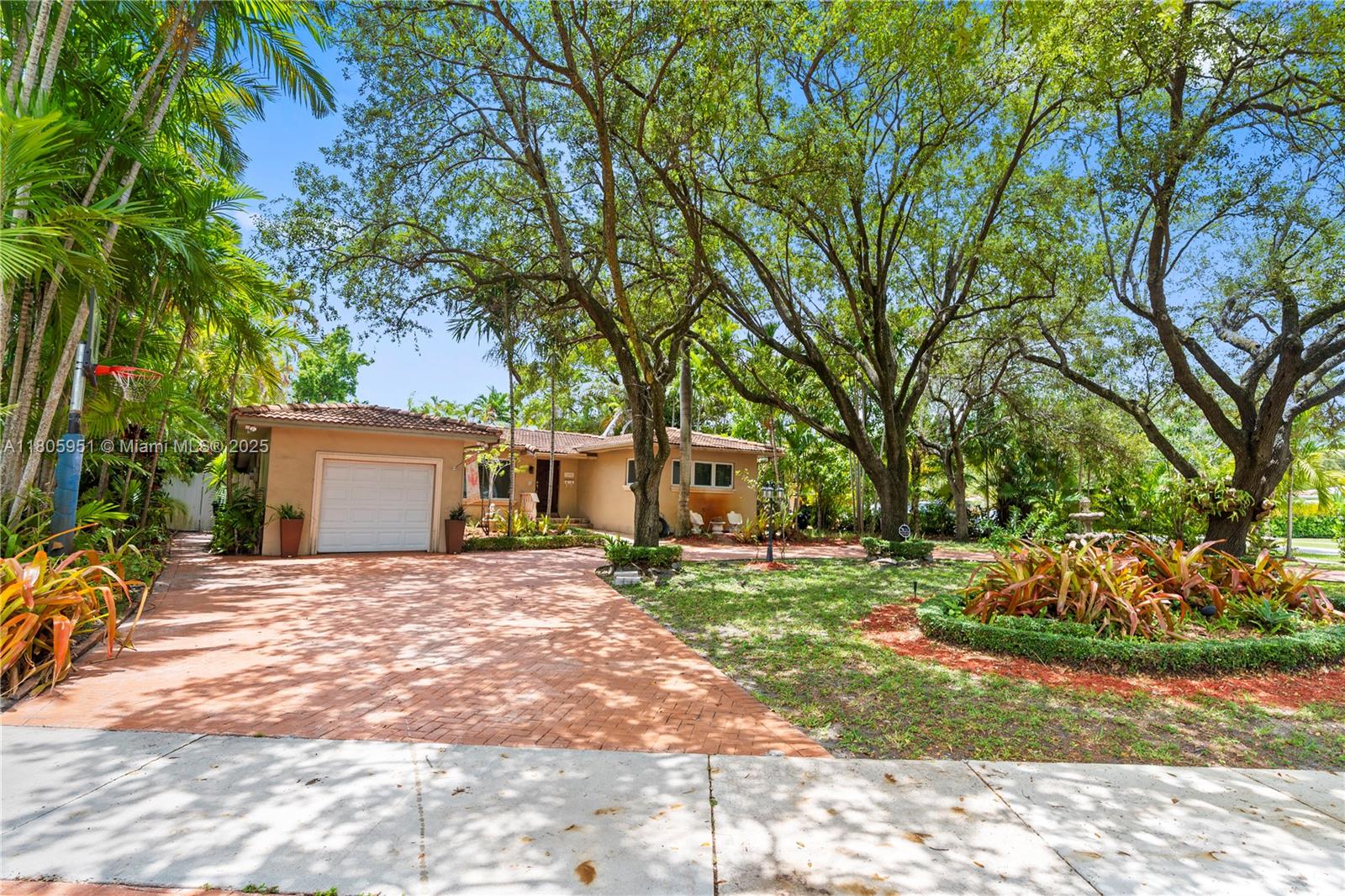 1090 MEADOWLARK AVE, Miami Springs FL 33166
