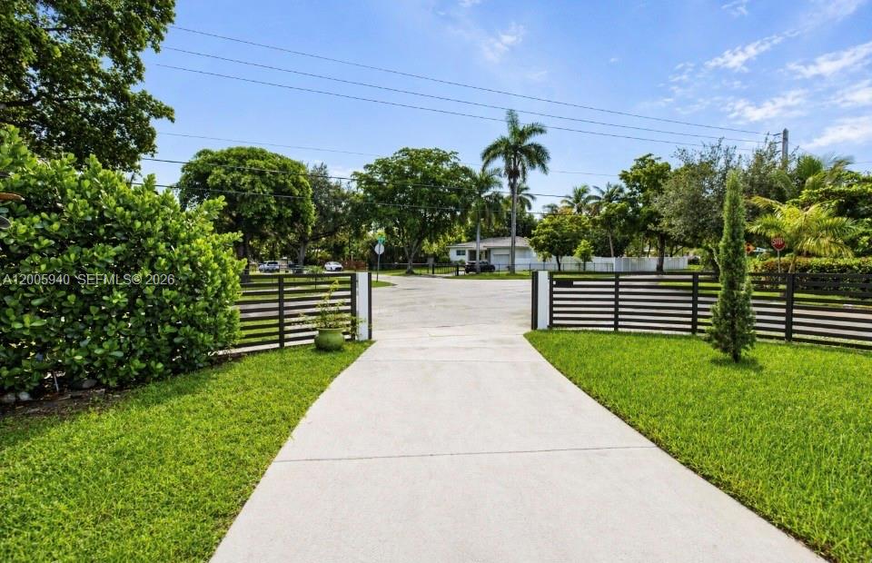795 NE 146th St, North Miami FL 33161