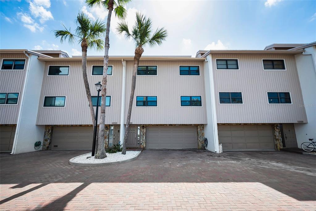 12334 CAPRI CIRCLE N, TREASURE ISLAND, FL — photo 2 of 30