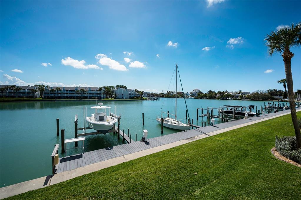 12334 CAPRI CIRCLE N, TREASURE ISLAND, FL — photo 3 of 30