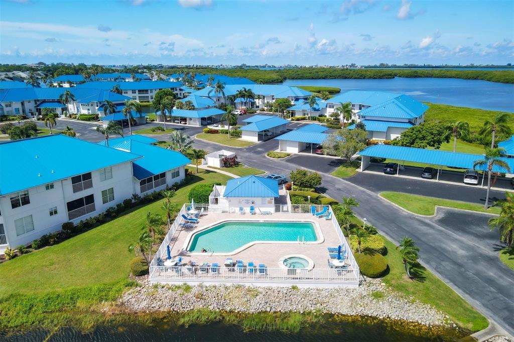 This is a floor plan showing the layout of a one-story residential unit — 879 AUDUBON DRIVE UNIT 879, BRADENTON, FL