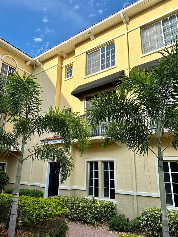 5213 BEACH BREEZE COURT