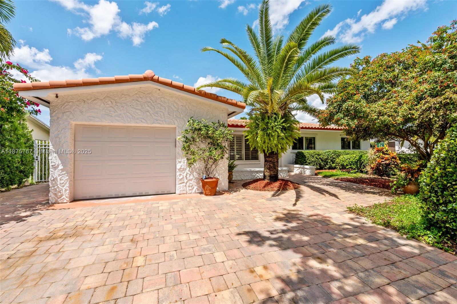 10651 NW 21st Ct, Pembroke Pines FL 33026