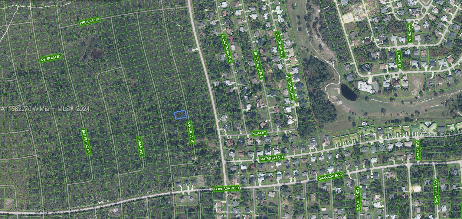 This is an aerial map showing a vacant residential lot outlined in blue — 4425 Majorca Drive, Sebring FL 33872, SEBRING, FL