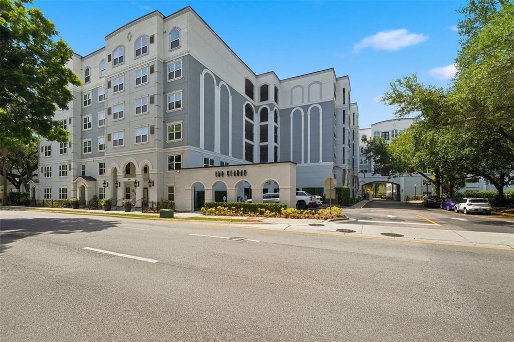 202 E SOUTH STREET UNIT 3036