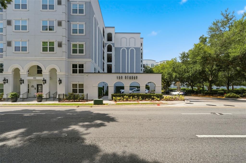 An aerial view shows a multi-story apartment complex surrounding a central courtyard with a pool — 202 E SOUTH STREET UNIT 3036, ORLANDO, FL