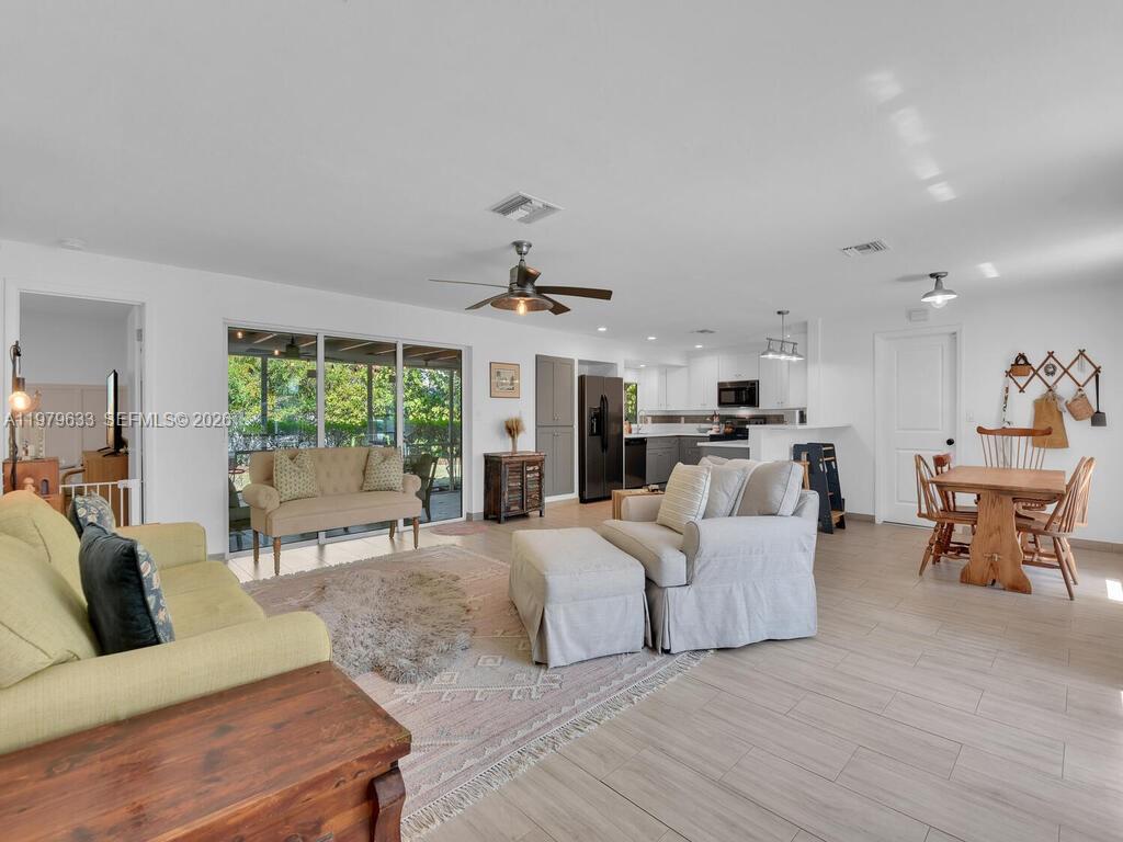 1537 Covington CIR E, Fort Myers FL 33919