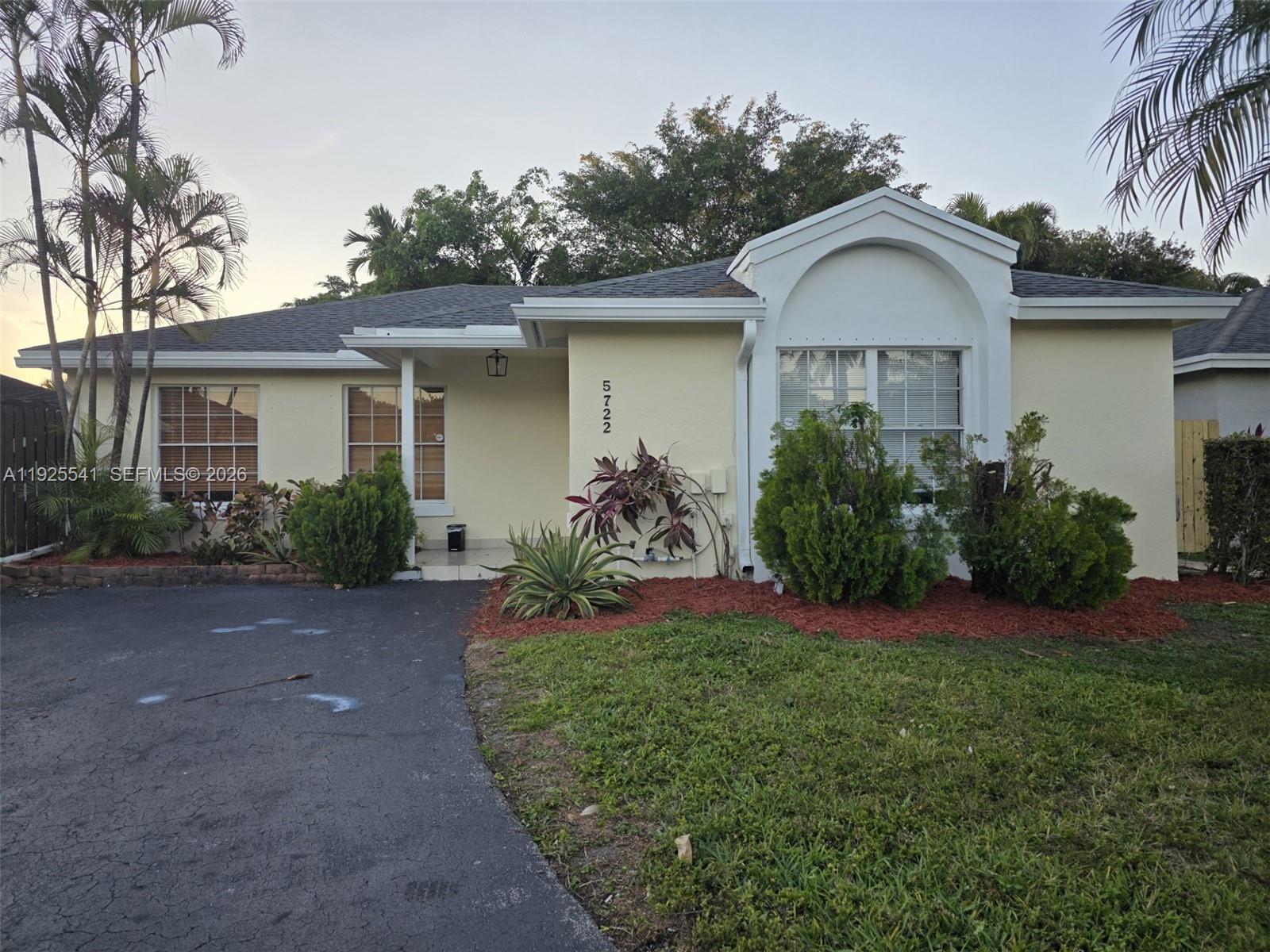 5722 NW 101st Ct, Doral FL 33178