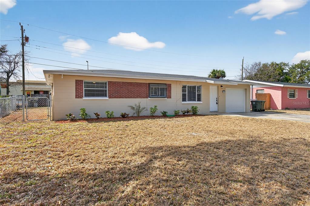 828 WHITE COURT