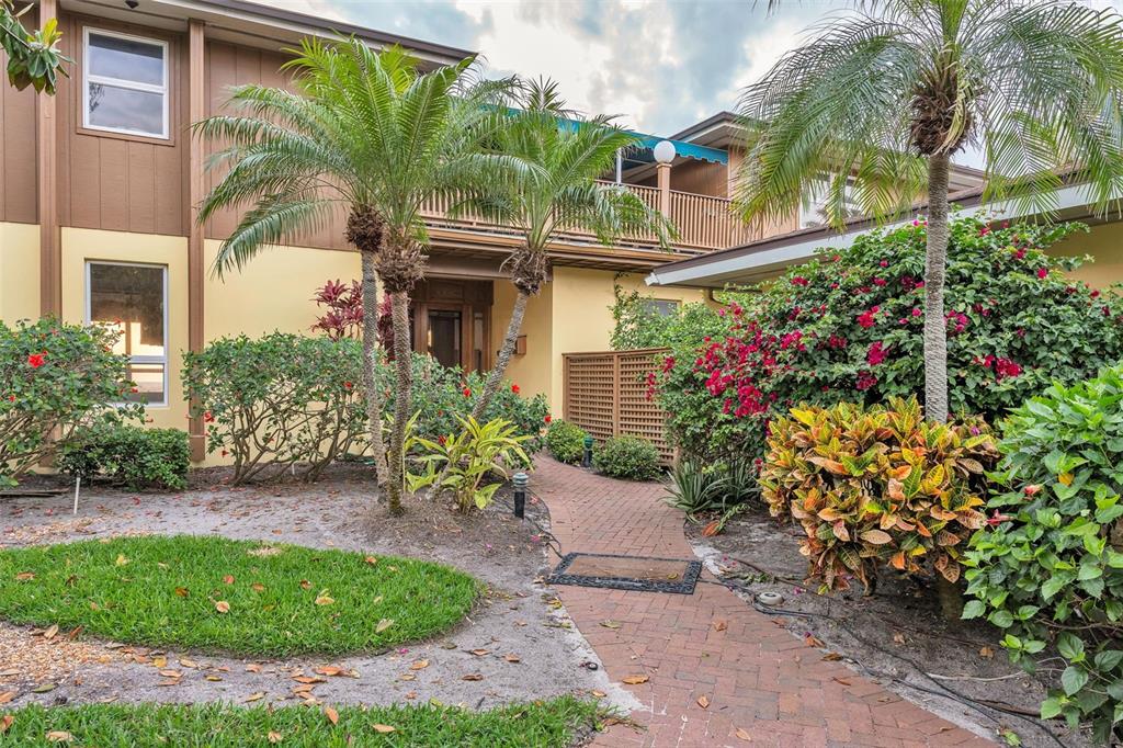 1058 ELDORADO AVENUE, CLEARWATER BEACH, FL — photo 2 of 30