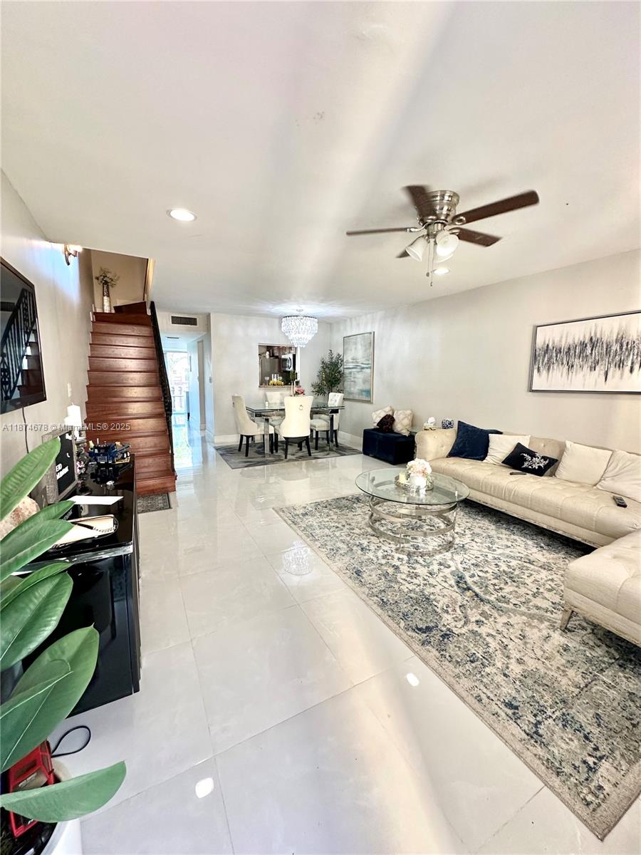 2831 Pierce St # 205, Hollywood FL 33020