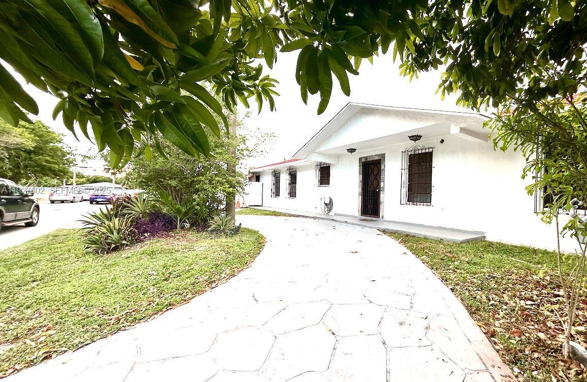 598 SW 121st Ave, Miami FL 33184