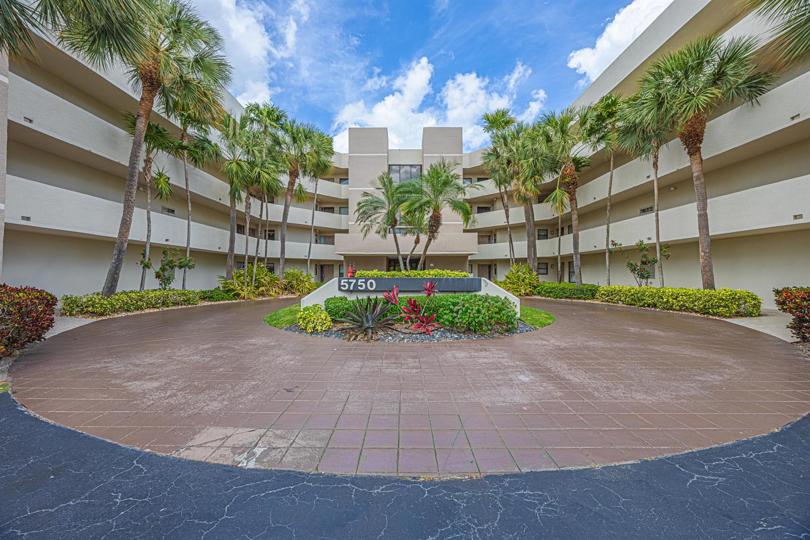 5750 Camino Del Sol # 202, Boca Raton FL 33433