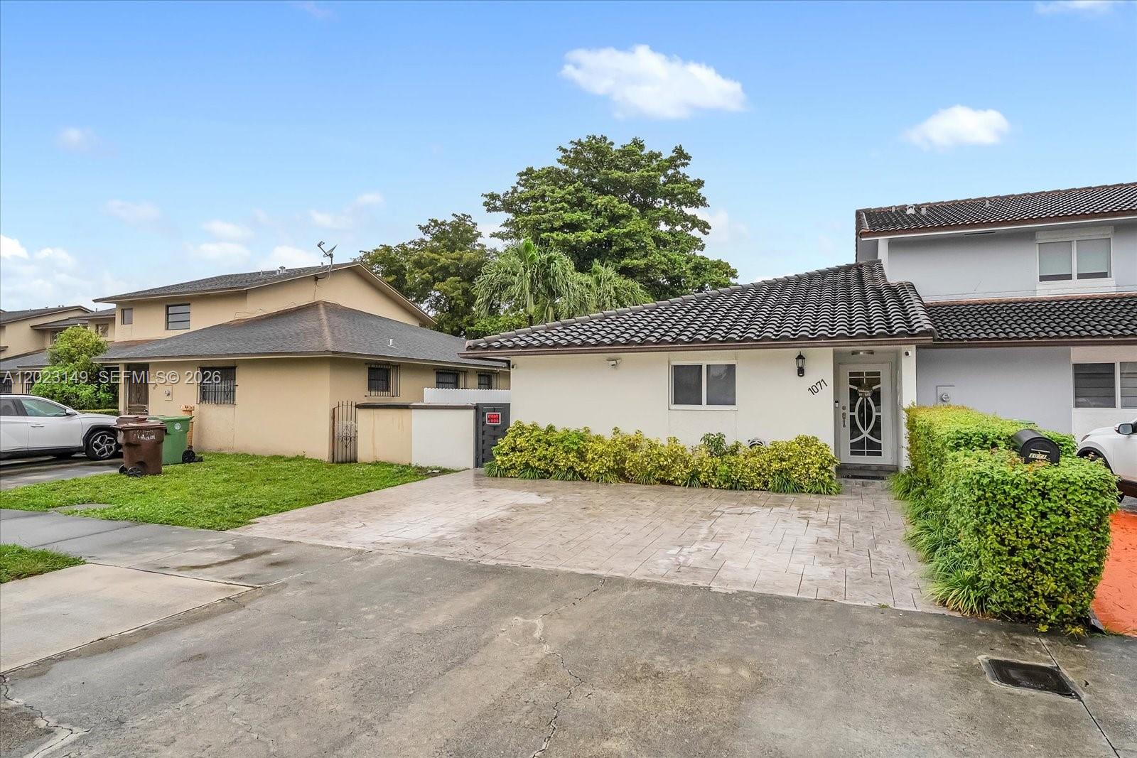 1071 W 37th St, Hialeah FL 33012
