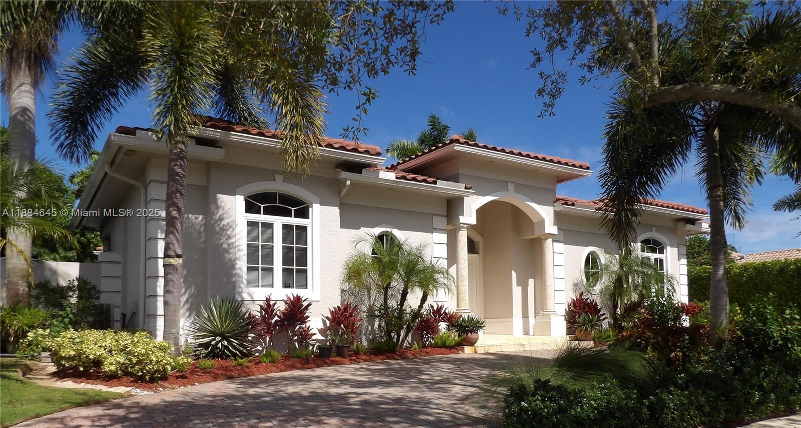 3710 Embassy Dr, West Palm Beach FL 33401