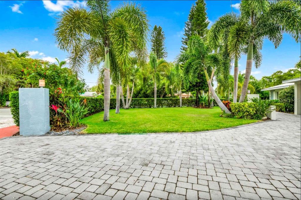 301 JACKSON DRIVE, SARASOTA, FL — photo 3 of 30