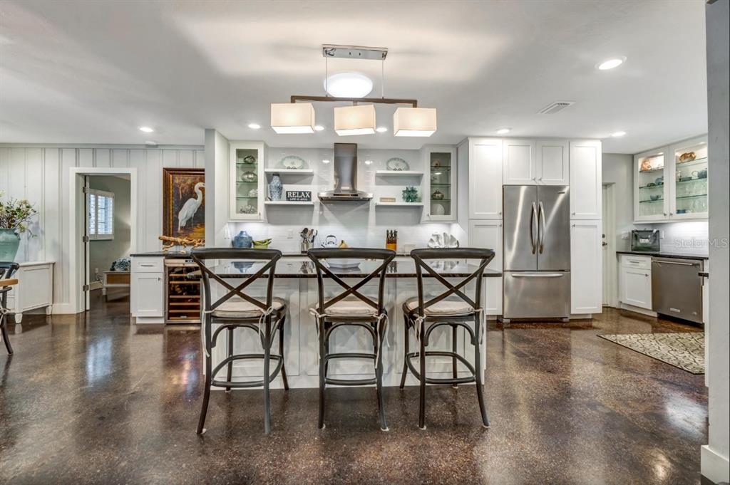 301 JACKSON DRIVE, SARASOTA, FL — photo 5 of 30