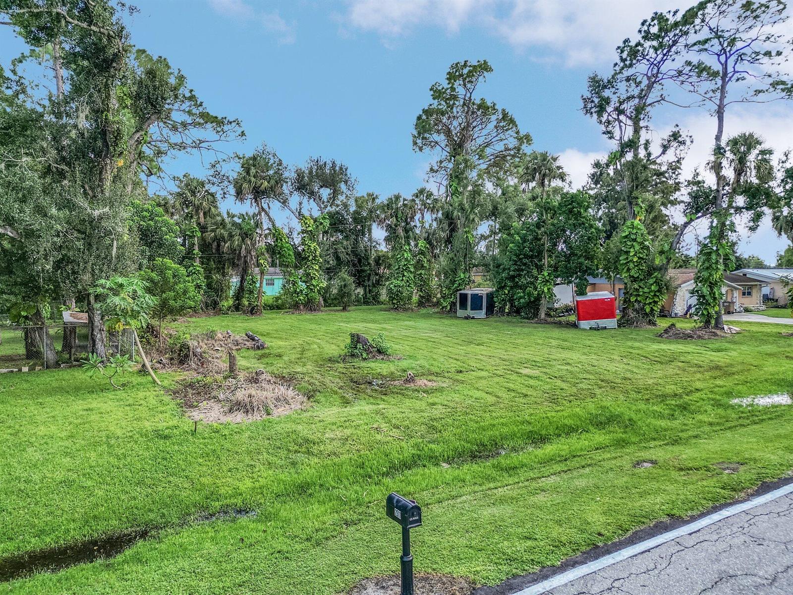 2314 Davis Boulevard, FL 33905, FL — photo 3 of 8