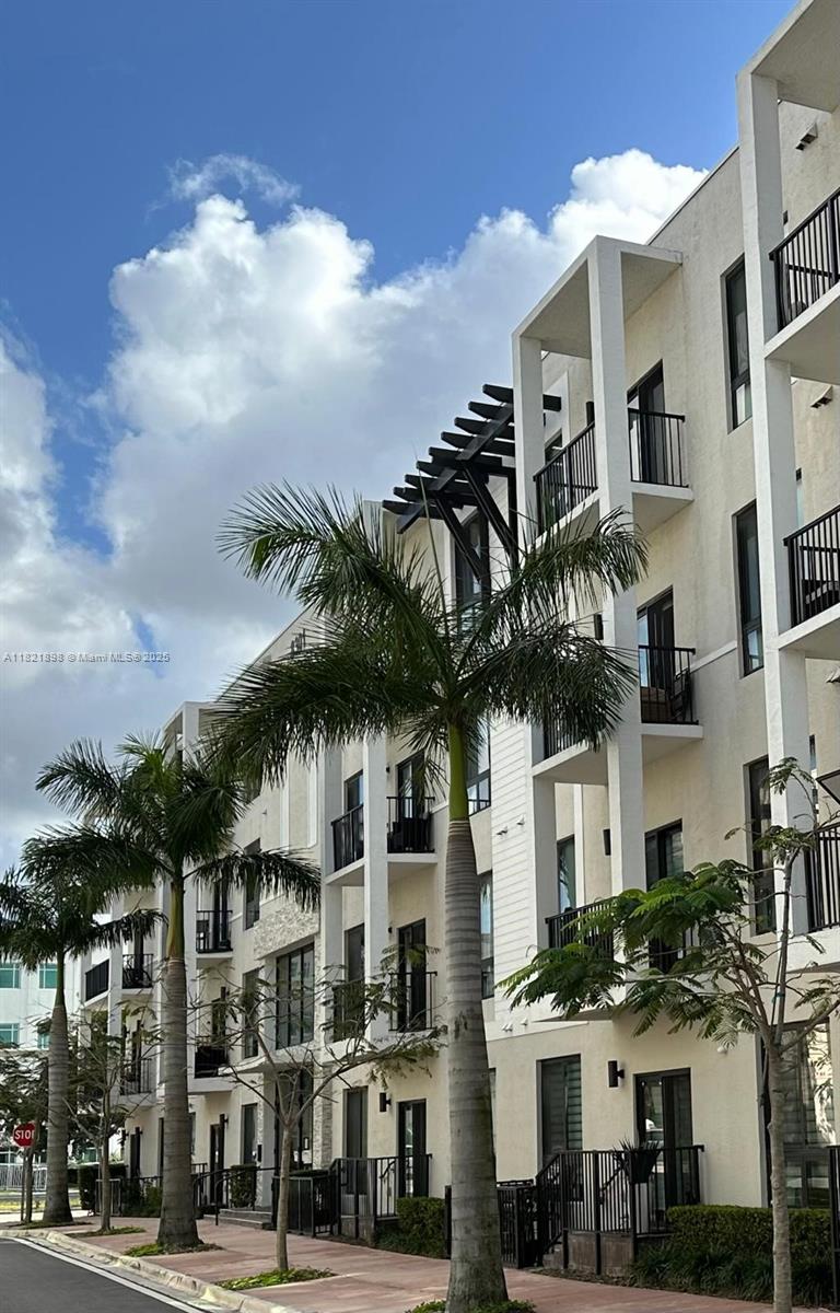 8301 NW 41st St # 204, Doral FL 33166