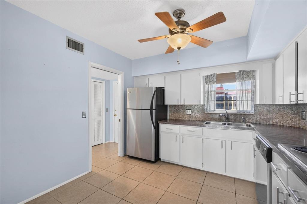 2410 FRANCISCAN DRIVE UNIT 60, CLEARWATER, FL — photo 5 of 30