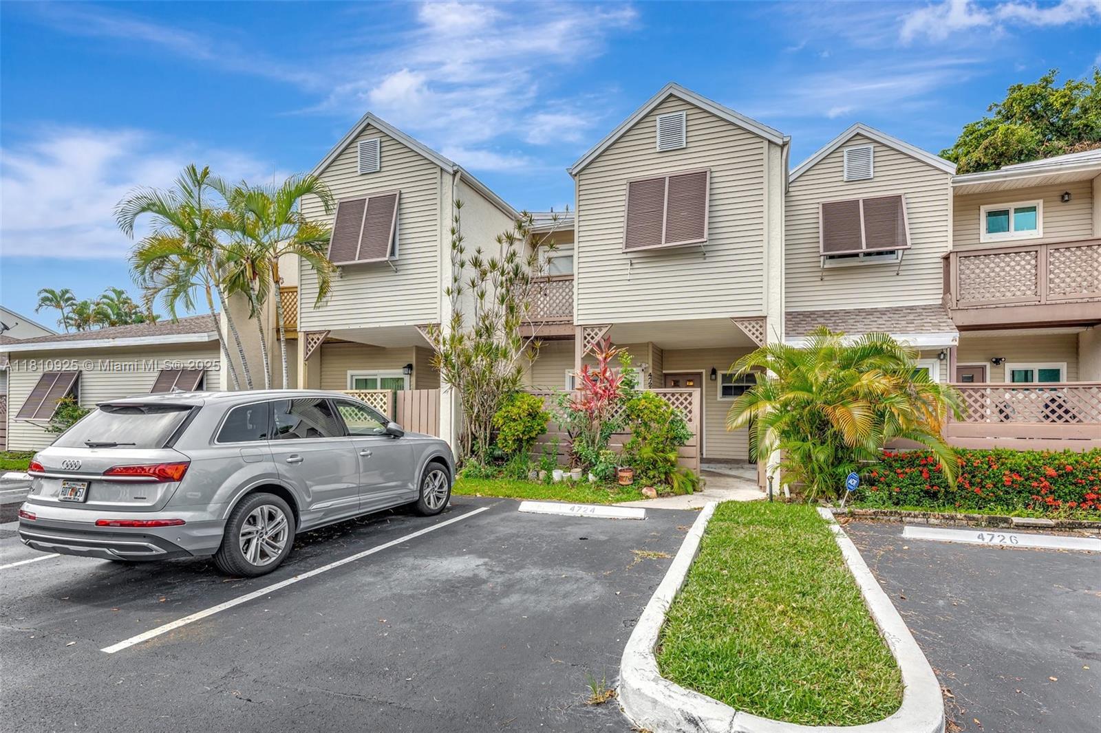 4724 S Hemingway Cir, Margate FL 33063