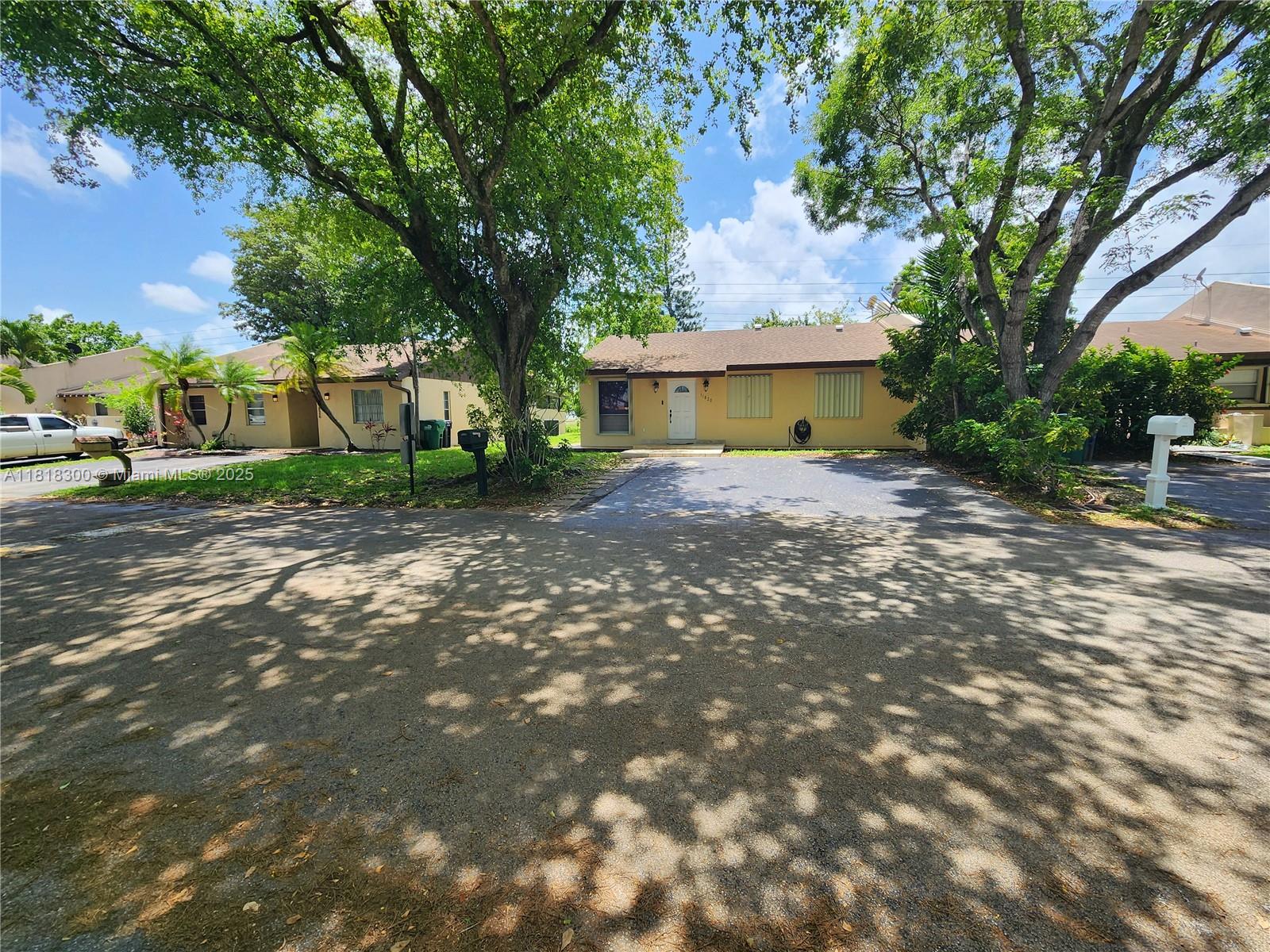 11820 SW 125th Pl # 11820, Miami FL 33186