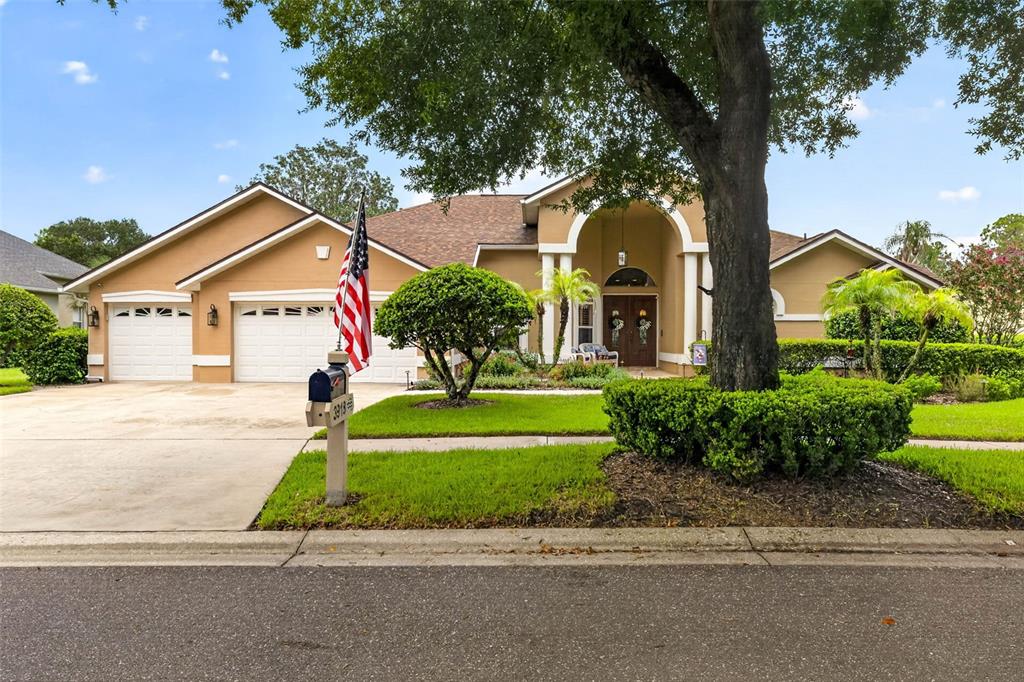 3918 S NINE DRIVE, VALRICO, FL — photo 2 of 30