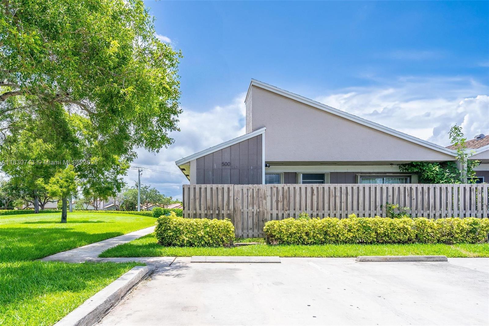 500 S Woodgate Cir # A, Sunrise FL 33326