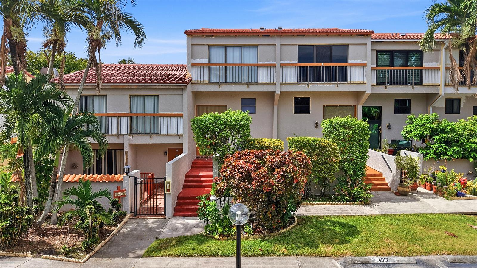 4012 Del Rio Way, Sunrise FL 33351