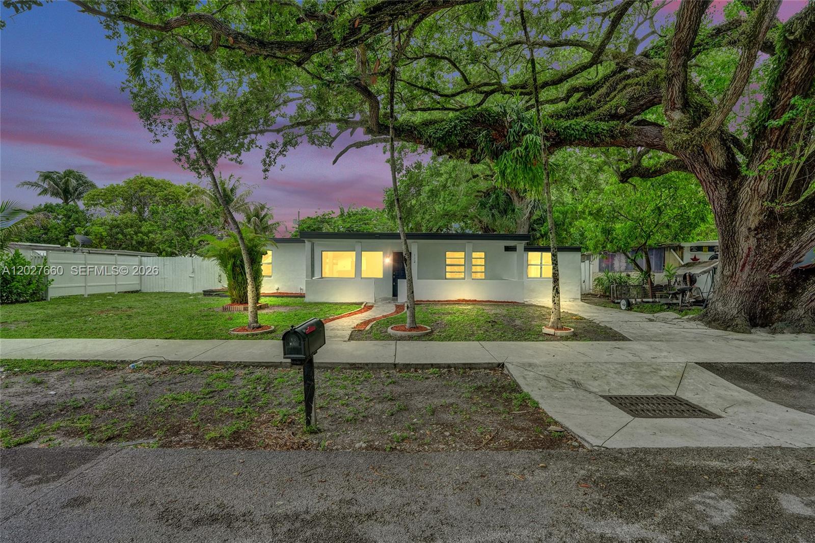 112 Edmund Rd, West Park FL 33023