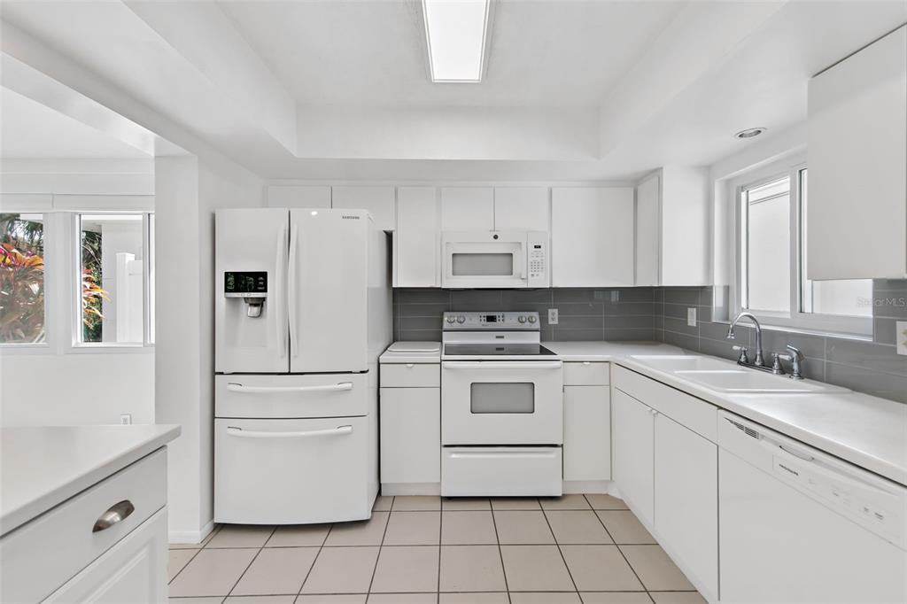3915 SCHWALBE DRIVE UNIT 128, SARASOTA, FL — photo 5 of 16