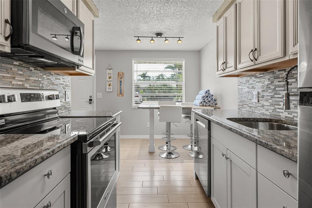 208 PEACOCK LANE, HOLMES BEACH, FL — photo 3 of 30