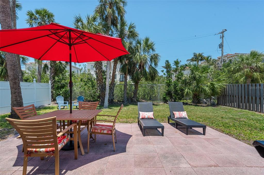 208 PEACOCK LANE, HOLMES BEACH, FL — photo 5 of 30