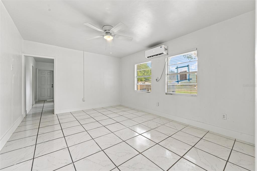2425 9TH AVENUE E, BRADENTON, FL — photo 5 of 19