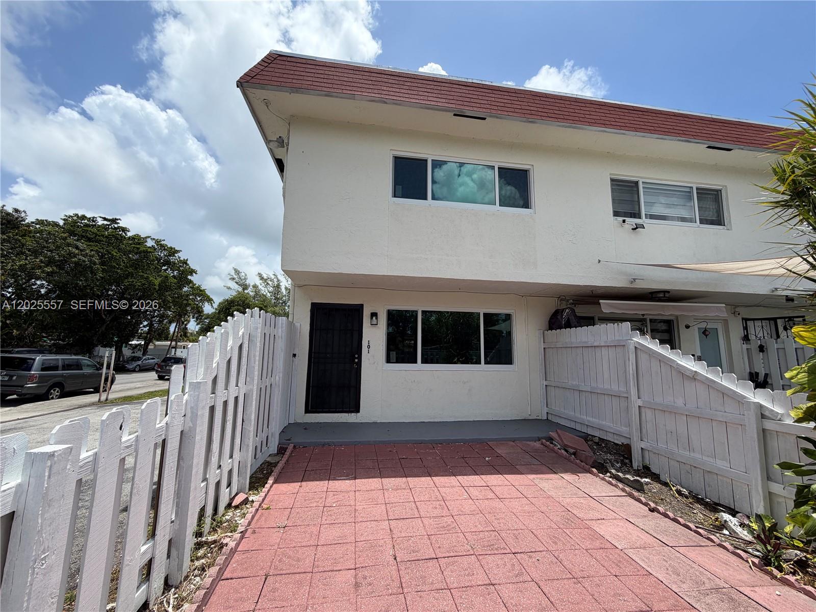 1450 NE 151st St # 101, Miami FL 33162