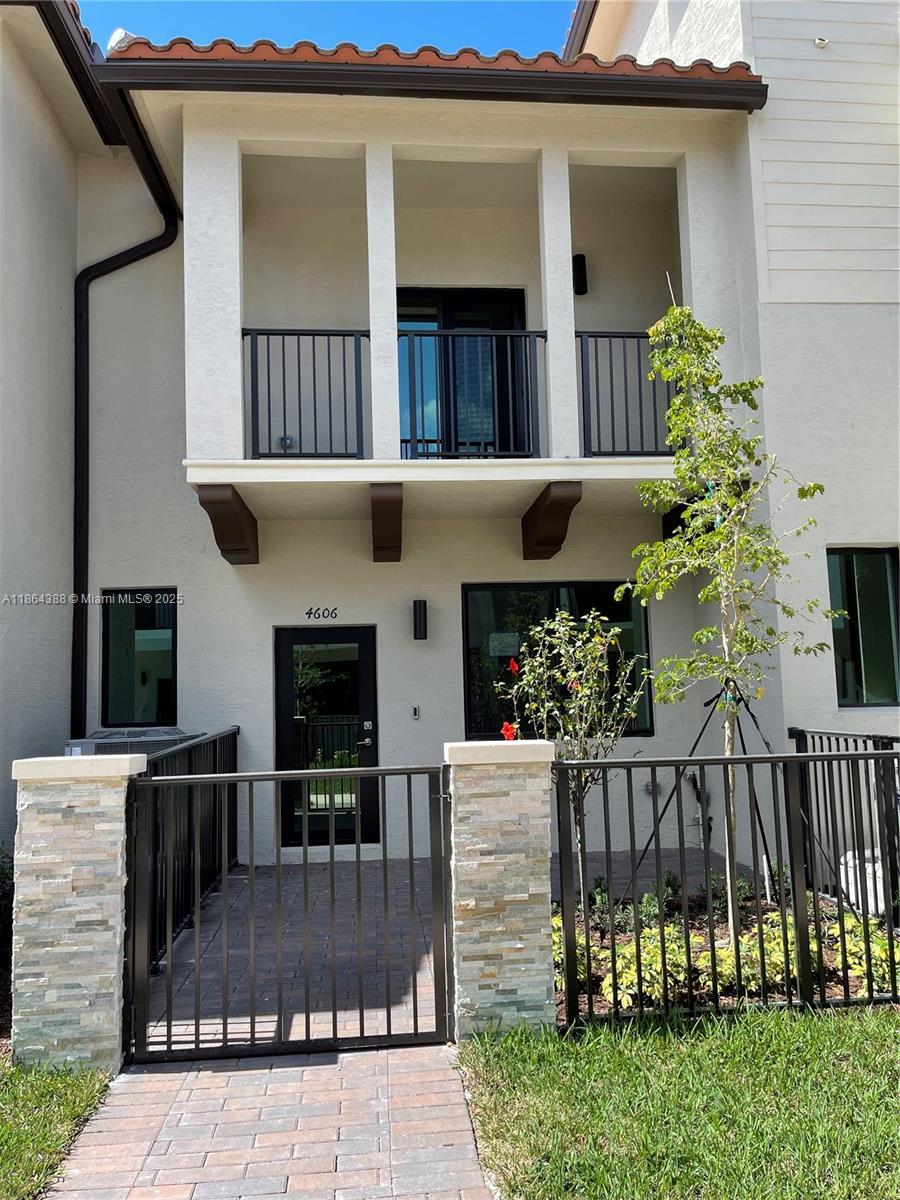 4606 NW 83rd Path, Doral FL 33166