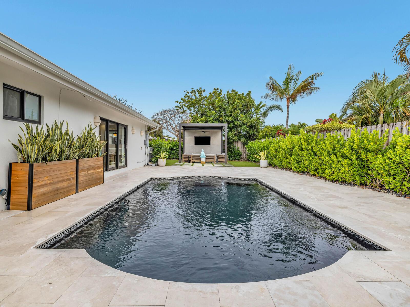 2751 NE 53rd Street, Lighthouse Point FL 33064